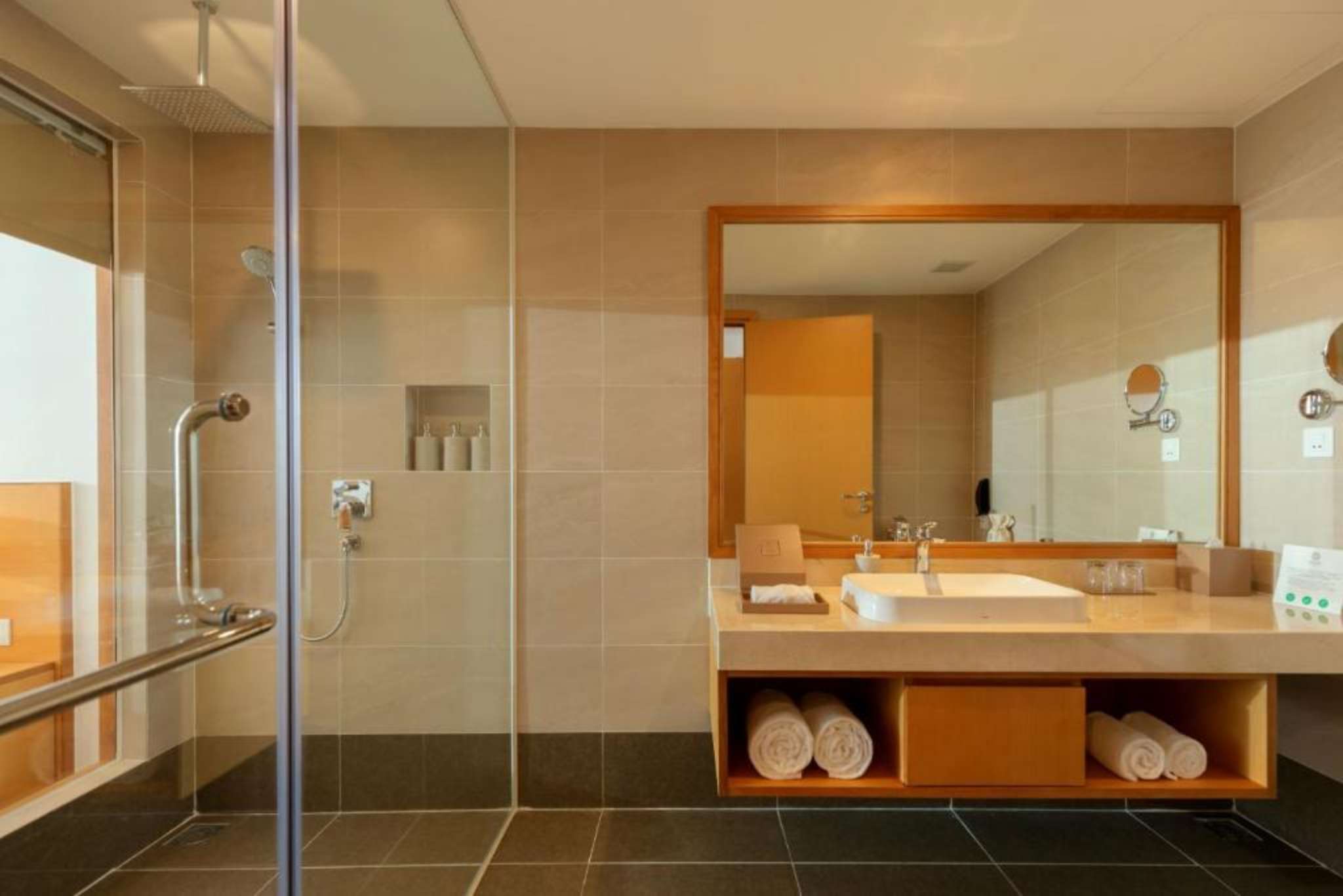 Phòng Senior Deluxe tại Selectum Noa Resort Cam Ranh